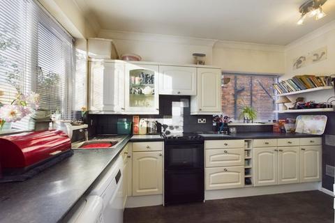 3 bedroom semi-detached house for sale, Belgrave Drive, Hull