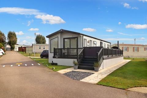 2 bedroom lodge for sale - Flag Hill, Great Bentley, CO7