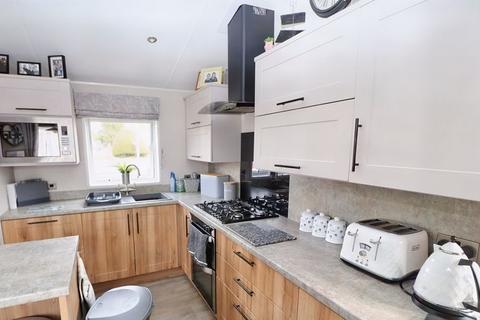 2 bedroom lodge for sale - Flag Hill, Great Bentley, CO7
