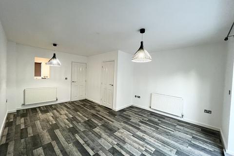 2 bedroom semi-detached house to rent, Heath Field Green, Salford