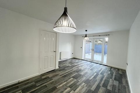 2 bedroom semi-detached house to rent, Heath Field Green, Salford