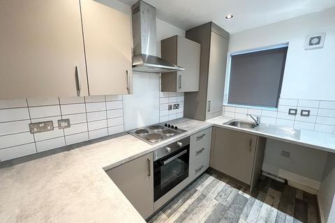2 bedroom semi-detached house to rent, Heath Field Green, Salford