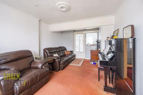280 Collier Row Lane, Romford, RM5 3NL
