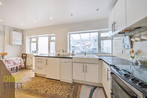 280 Collier Row Lane, Romford, RM5 3NL