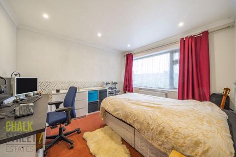 280 Collier Row Lane, Romford, RM5 3NL