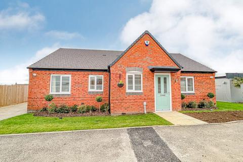 2 bedroom detached bungalow for sale - Woodwinds, Tamworth B79