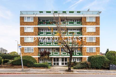 2 bedroom apartment to rent, Courtney Towers, Newbury Park, IG2