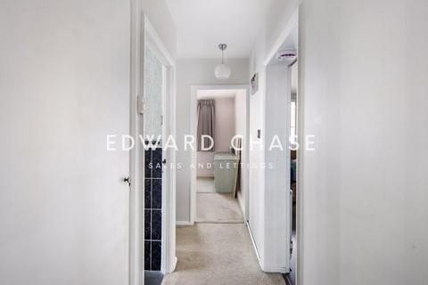 2 bedroom apartment to rent, Courtney Towers, Newbury Park, IG2