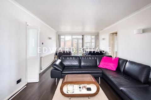 2 bedroom apartment to rent, Courtney Towers, Newbury Park, IG2