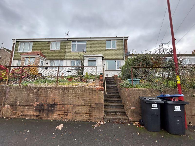 The Roundabout, Northfield, Birmingham. 3 bed semidetached house £