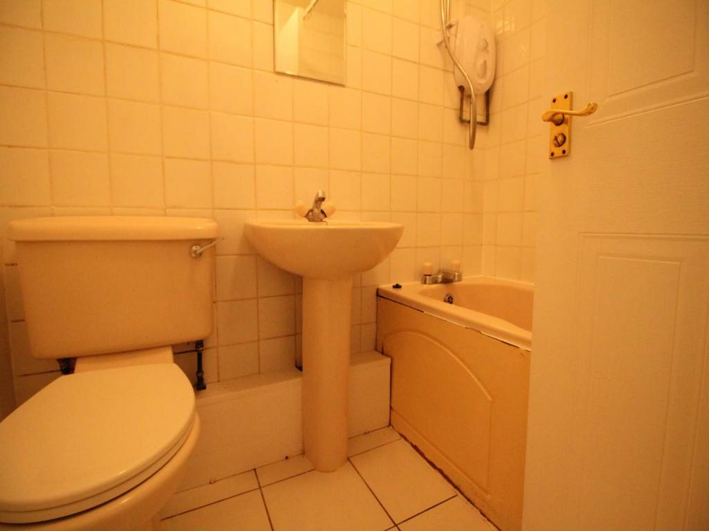 72 St Philips Drive, Evesham... 1 bed flat £650 pcm (£150 pw)