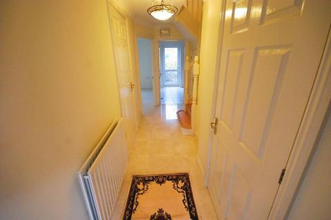 4 bedroom terraced house to rent, Compton Avenue, Wembley