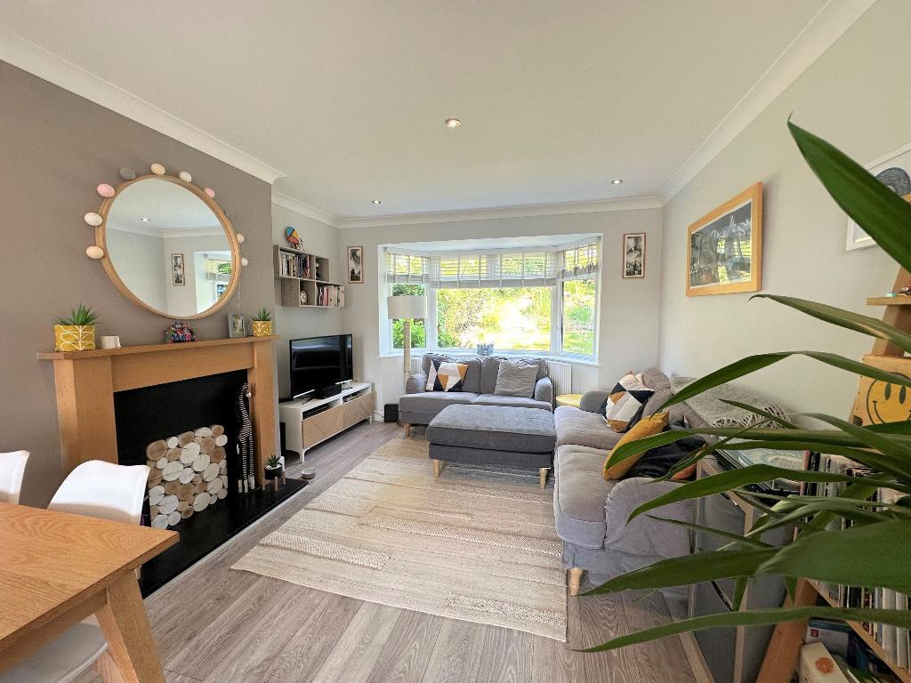 Hyde Road, Sanderstead, Surrey, CR2 9NR 3 bed semidetached house for