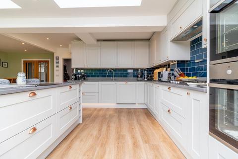 23 Beverley Road, Whyteleafe, CR3 0DW