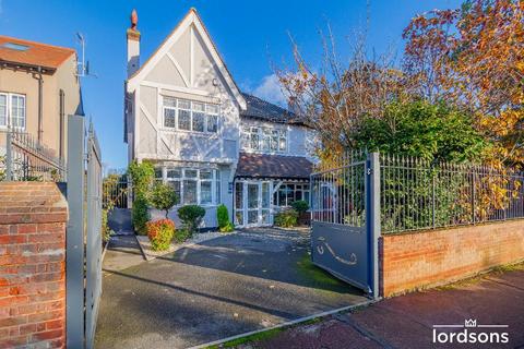 4 bedroom detached house for sale, Victoria Avenue, Southend- on- sea, Essex, SS2 6NB