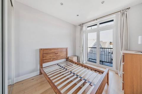 4 bedroom flat to rent, Camden Road, Holloway, London, N7