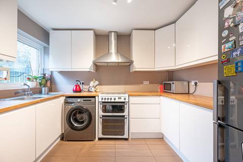 86 Heath View, London, N2 0QB