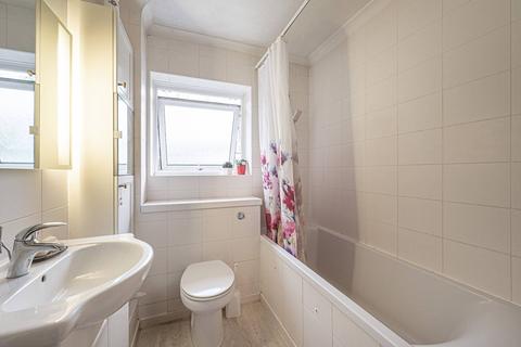 86 Heath View, London, N2 0QB