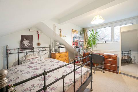 86 Heath View, London, N2 0QB