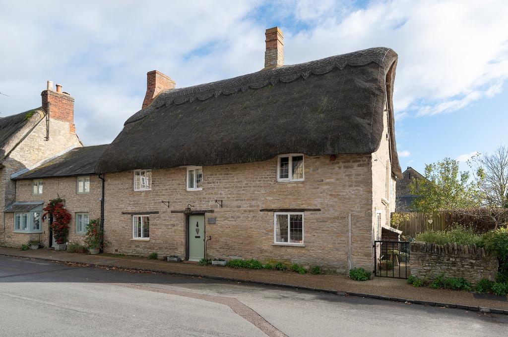 High Street, Weston Underwood, Buckinghamshire, MK46 4 bed cottage for
