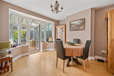3 bedroom semi-detached house for sale - Kingston Avenue, Cheam