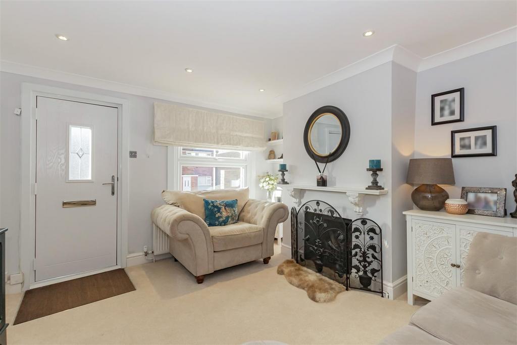 Crayford High Street, Crayford, Kent 2 bed end of terrace house for