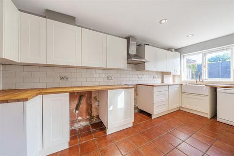 98 Rydes Hill Road, Guildford, GU2 9UG