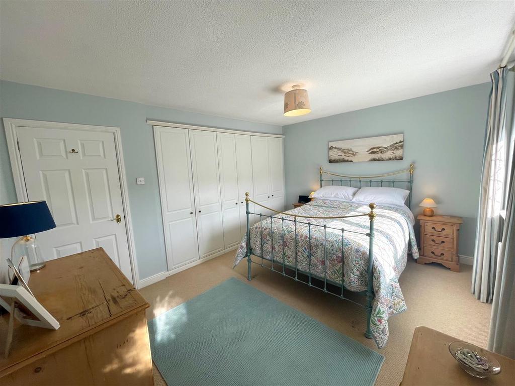 BED 1.jpg