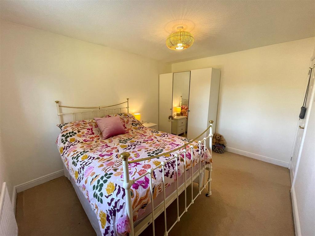 BED 2.jpg