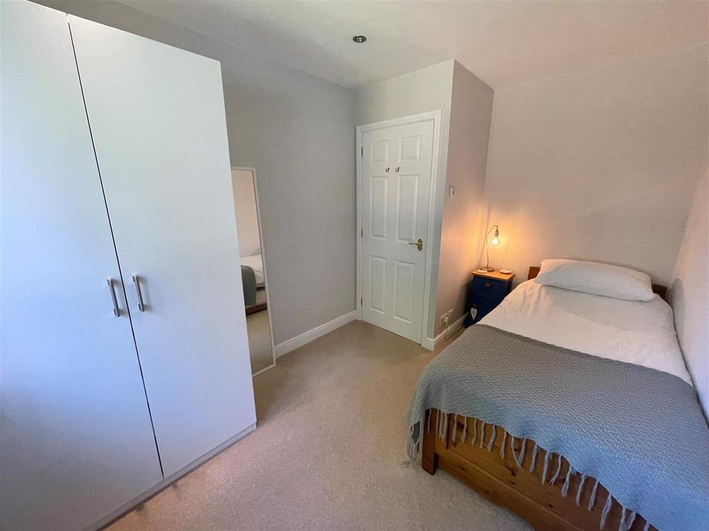BED 3.jpg