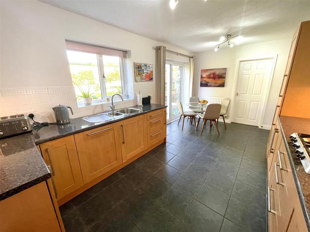 KITCHEN 3.jpg