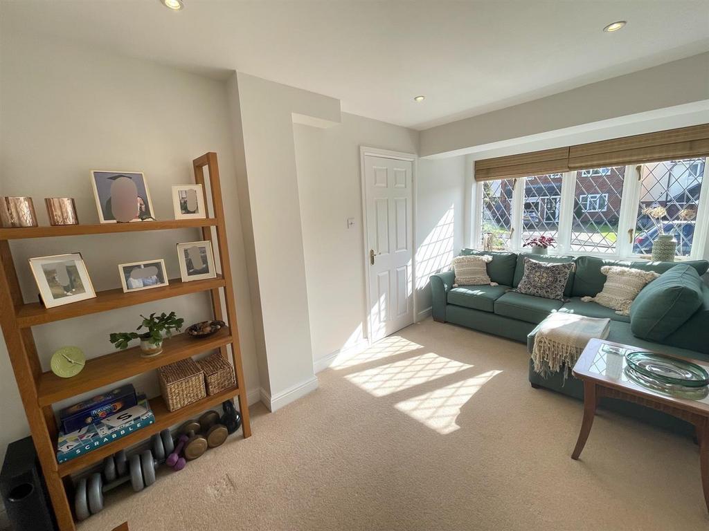 SITTING ROOM.jpg