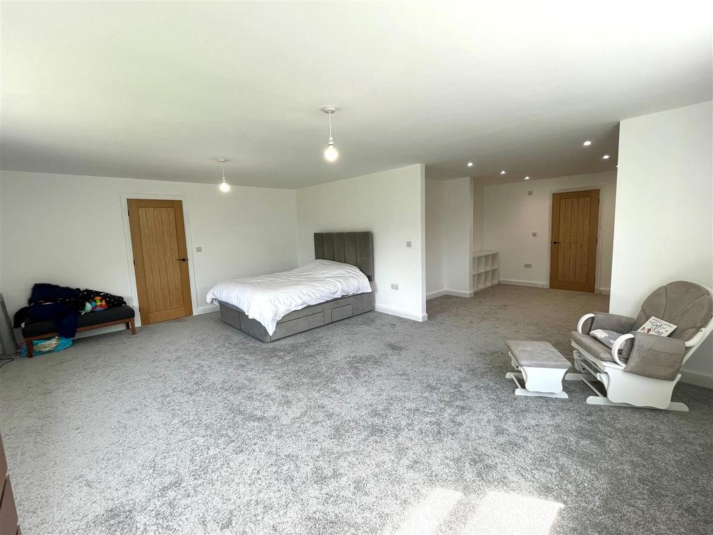 Bedroom 1.jpg