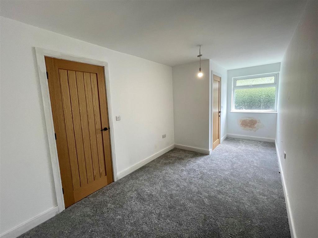 Bedroom 5.jpg