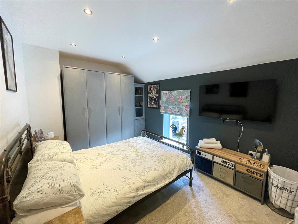 BED 2.jpg