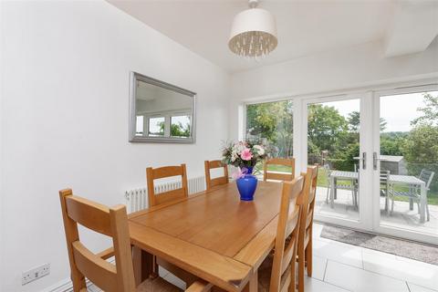 87 Flowerhill Way, Istead Rise, Gravesend, DA13 9DN