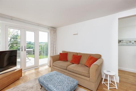 87 Flowerhill Way, Istead Rise, Gravesend, DA13 9DN