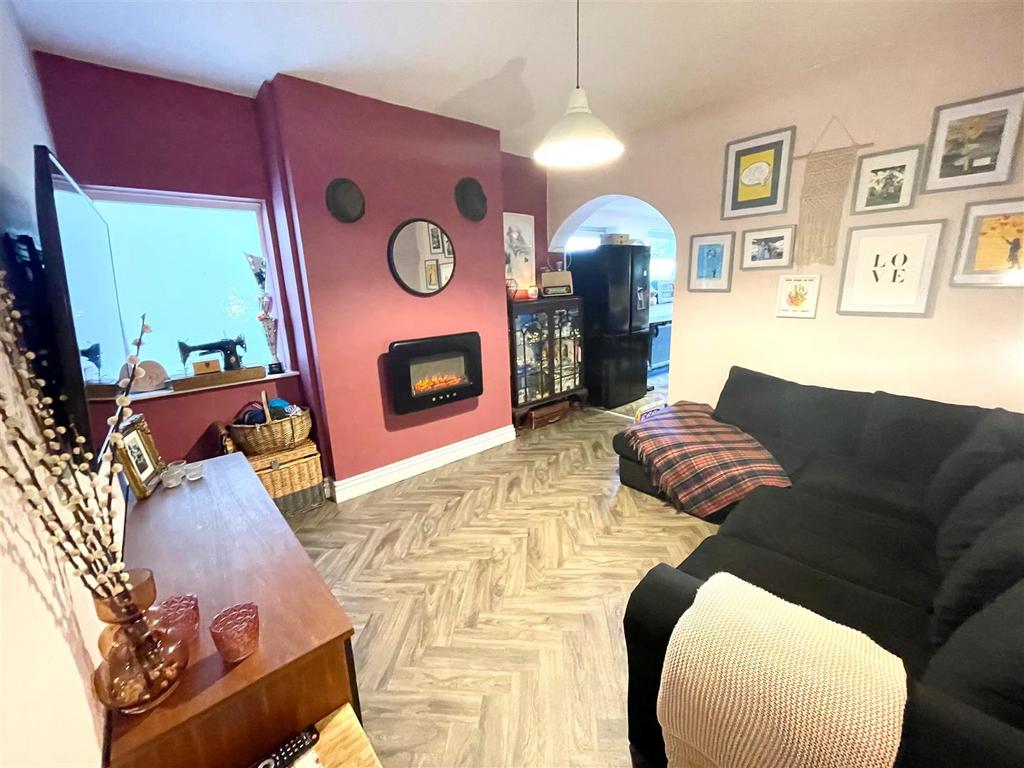 SITTING ROOM.jpg