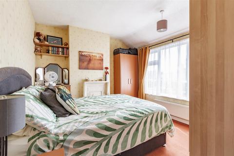 11 Ames Road, Swanscombe, DA10 0HT