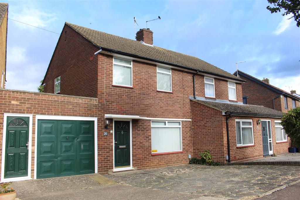 Edmunds Road, Hertford 2 bed semidetached house for sale £425,000