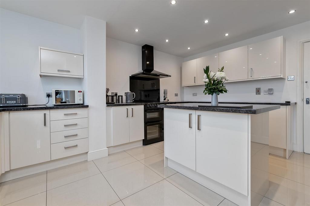 53 Whitehorse Lane-26.jpg