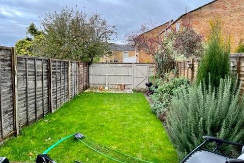 92 Ayelands, New Ash Green, Longfield, DA3 8JW