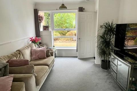 92 Ayelands, New Ash Green, Longfield, DA3 8JW