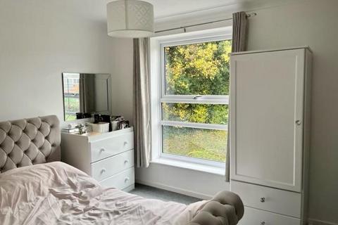 92 Ayelands, New Ash Green, Longfield, DA3 8JW