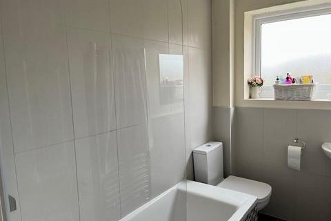92 Ayelands, New Ash Green, Longfield, DA3 8JW