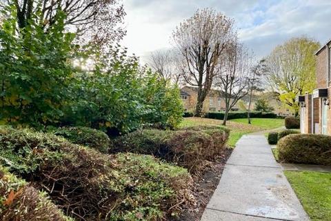 92 Ayelands, New Ash Green, Longfield, DA3 8JW