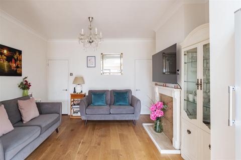 33 Napier Road, Northfleet, Gravesend, DA11 7BZ