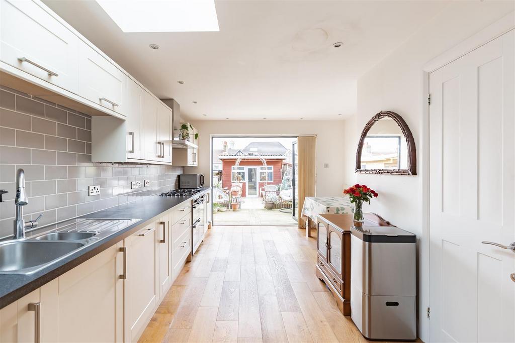 Kitchen/Dining Area