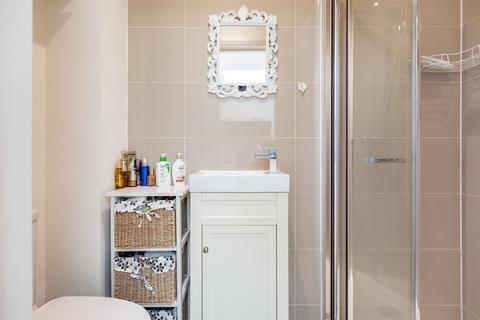 33 Napier Road, Northfleet, Gravesend, DA11 7BZ