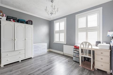 33 Napier Road, Northfleet, Gravesend, DA11 7BZ